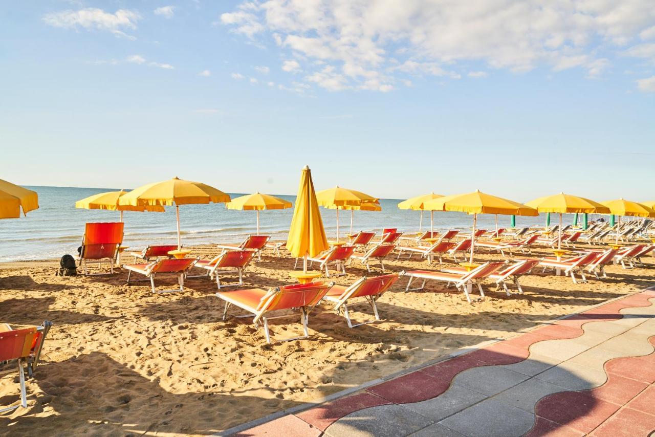 Aparthotel La Pineta リド・ディ・イエゾロ エクステリア 写真