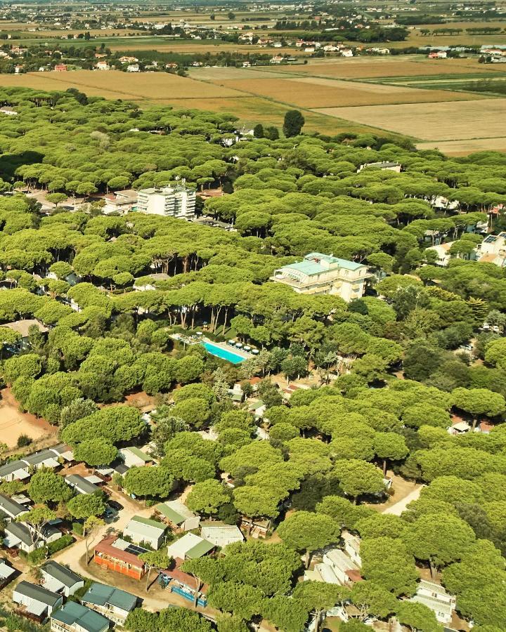 Aparthotel La Pineta リド・ディ・イエゾロ エクステリア 写真